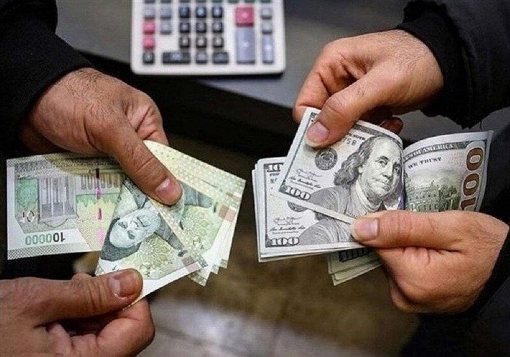 قیمت دلار اسکناسی بانک مرکزی رسماً وارد کانال ۷۲ هزار تومان شد