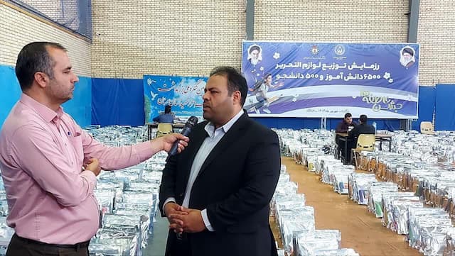 توزیع ۱۵ هزار بسته نوشت افزار بین دانش آموزان نیازمند استان سمنان