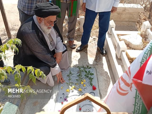 مراسم عطر وگل افشانی شهدای ۱۷ شهریور