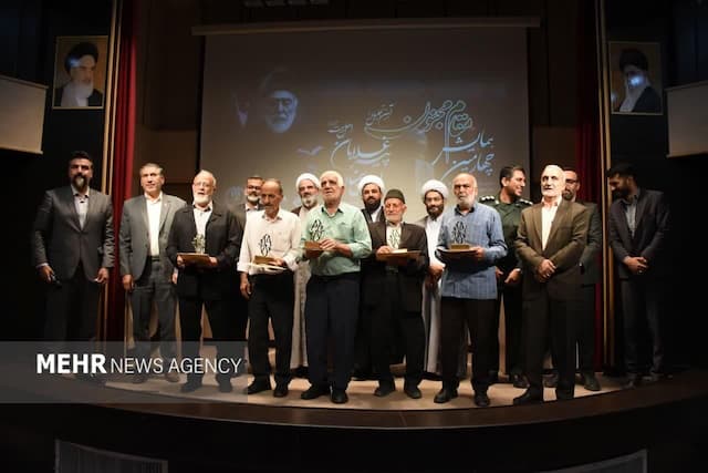 برگزاری آیین «مقام مجنون» در سمنان؛ پیرغلامان حسینی تکریم شدند