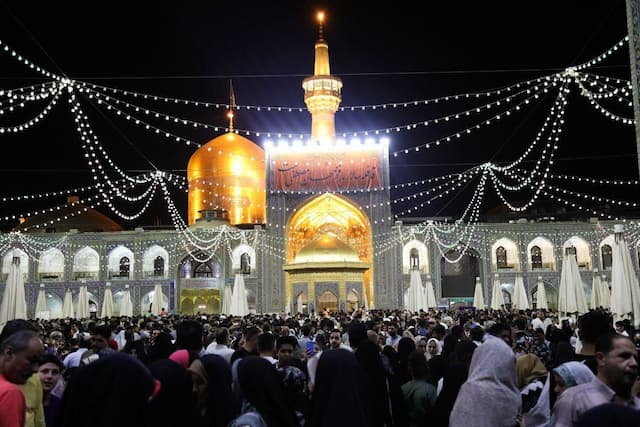 شکوه میلاد نبوی زیر گنبد طلای امام رضا(ع)