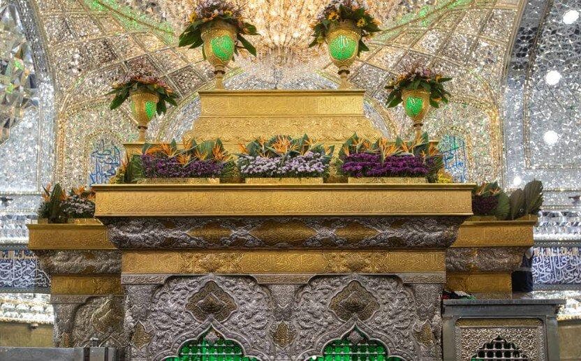 گل‌آرایی حرم امام حسین (ع) به مناسبت ولادت پیامبر اکر(ص)