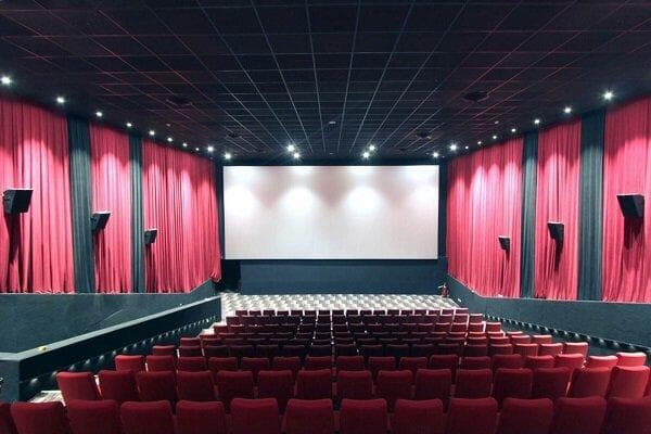 اکران ۲۸ سانس فیلم در سینماهای ارومیه به صورت روزانه ادامه دارد