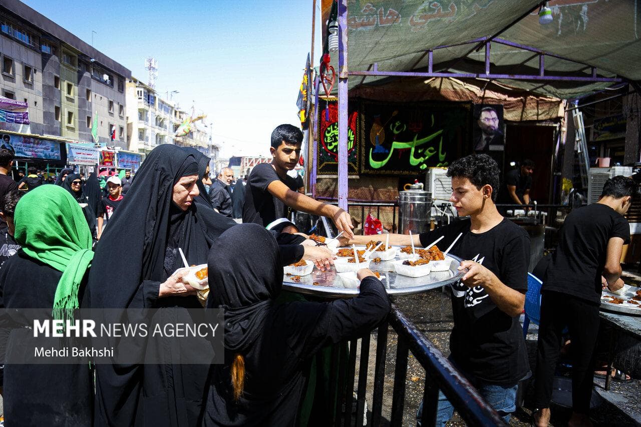 نماهنگ| خادمین امام حسین (ع) در خدمت زائرین اربعین