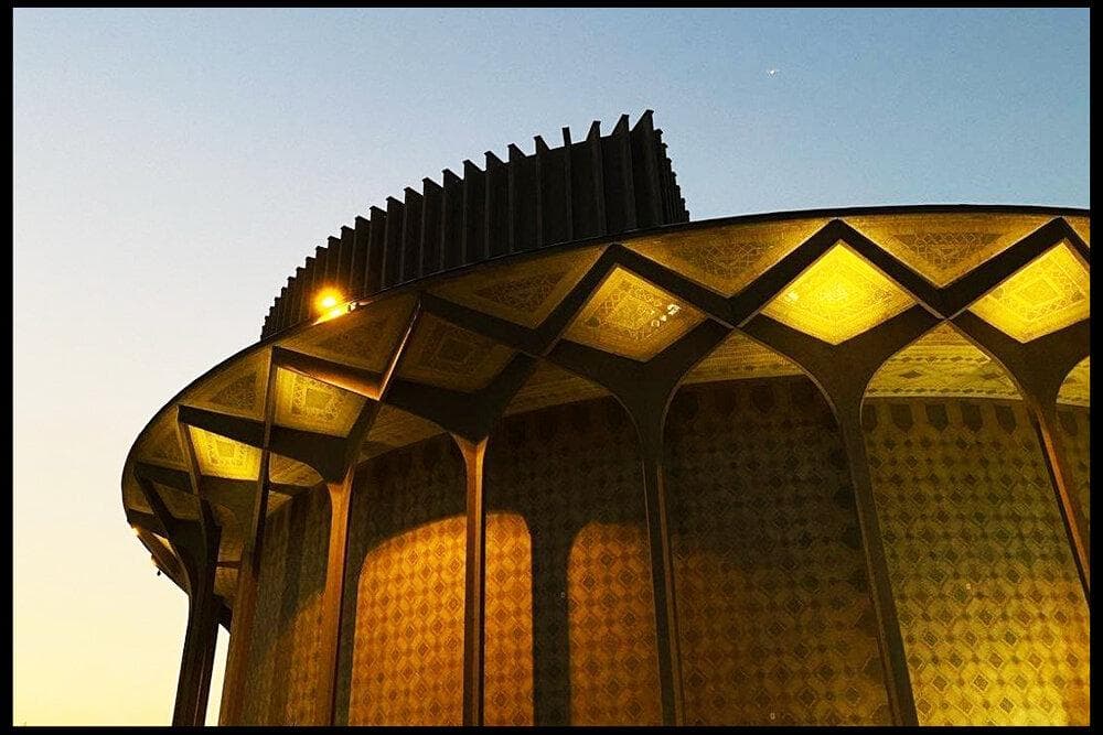 انتشار تیزر «خرچنگ»؛ اثری که در چهارسو به صحنه می‌رود