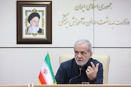 پزشکان از قالب‌های محدود خارج و نجات‌بخش جامعه باشند