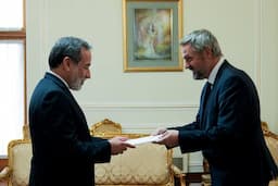 سفیر جدید سوئیس استوارنامه خود را تسلیم عراقچی کرد