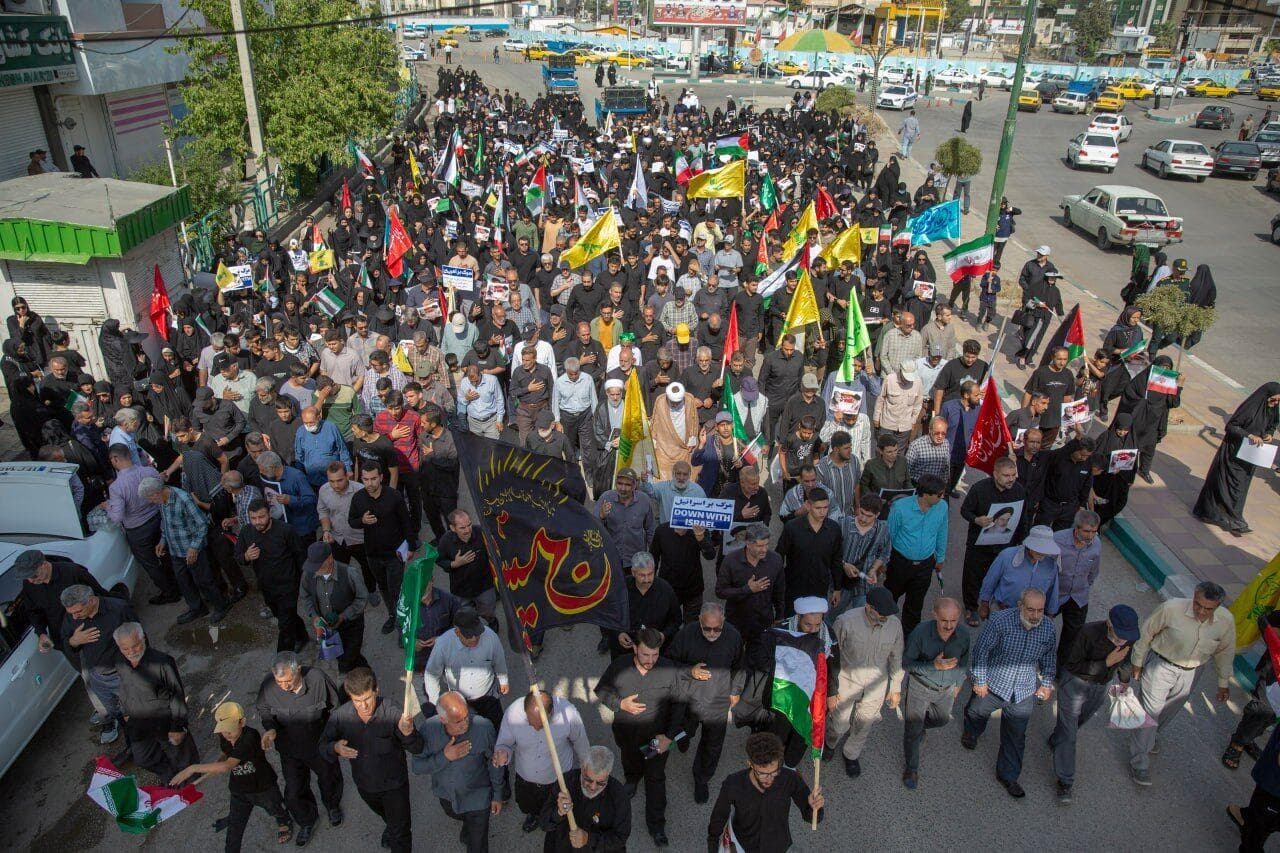 شور حسینی در کرمانشاه؛ جاماندگان اربعین با گام‌هایی استوار رهسپار گلزار شهدا شدند