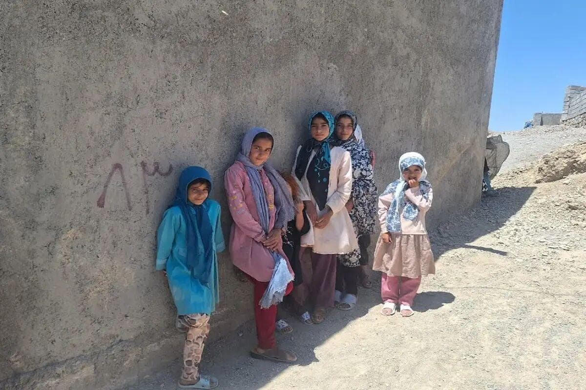 چشم در چشم کودکان مرزنشین، پشت دیوار رویاها