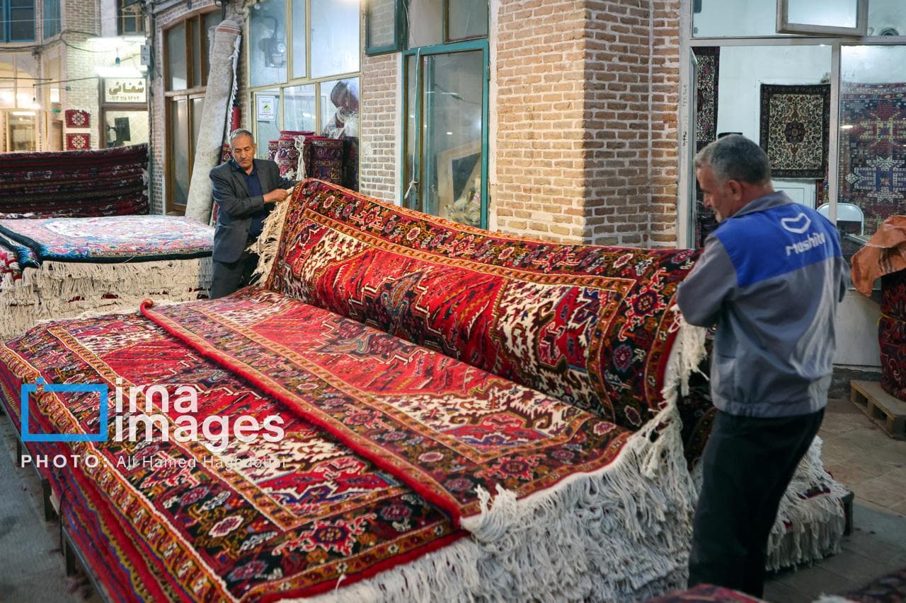 فرش دستباف ایرانی درگیرو دار سیاست‌های داخلی و تغییر سلیقه بازار جهانی