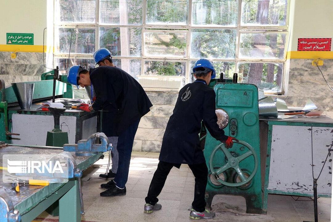 مهار مهاجرت نیروی کار با ایجاد هنرستان‌های جوار صنعت و دانشگاه مهارت در سمنان