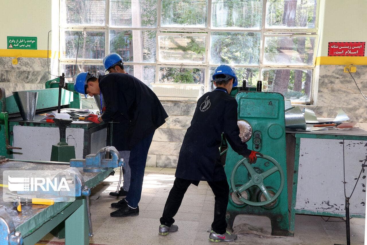 مهار مهاجرت نیروی کار با ایجاد هنرستان‌های جوار صنعت و دانشگاه مهارت در سمنان