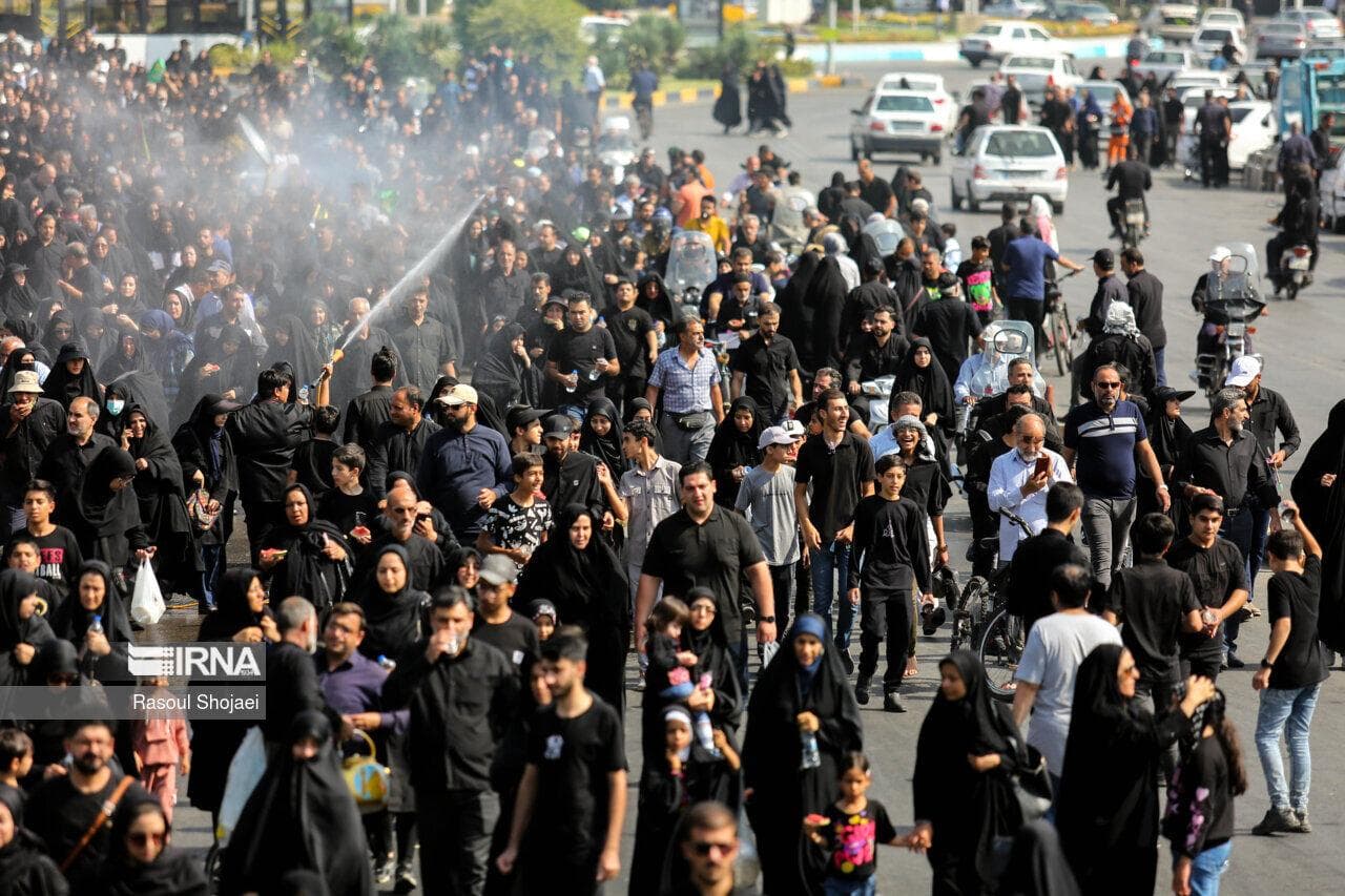 دست‌ها دور، دل‌ها نزدیک؛ ارادت عاشقان به ضامن آهو