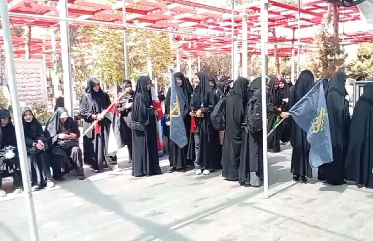 فیلم|بازدید دانش آموزان بسیجی از موزه شهدای فرهنگسرای رضوان بهشت زهرا(س)