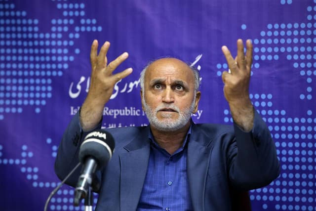 اولیایی: خصوصی‌سازی به رشد فوتبال کمک نکرد؛ حساسیت فیفا روی «شفافیت مالی» است