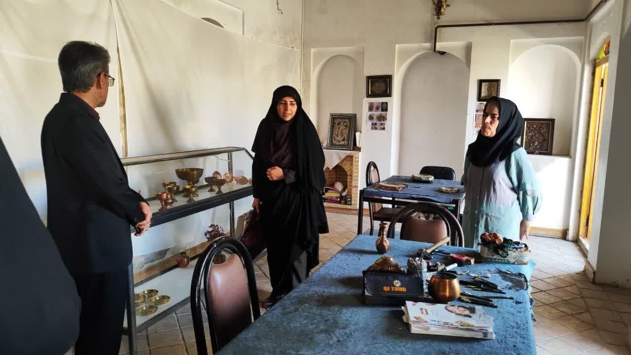 بانوان ملایری صاحب بازارچه دائمی صنایع دستی می‌شوند