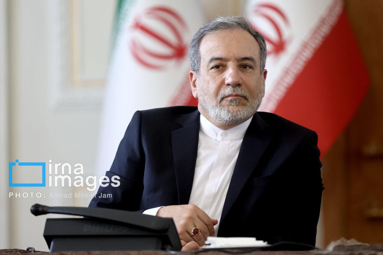 برگزاری گفتگو تلفنی وزرای خارجه ایران و سه کشور اروپایی/ رفع تحریم، محور رایزنی عراقچی