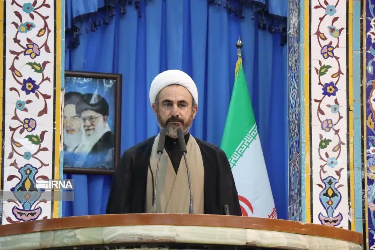 امام جمعه ایلام: القای هر گونه ضعف و ناتوانی چراغ سبز به دشمن است  