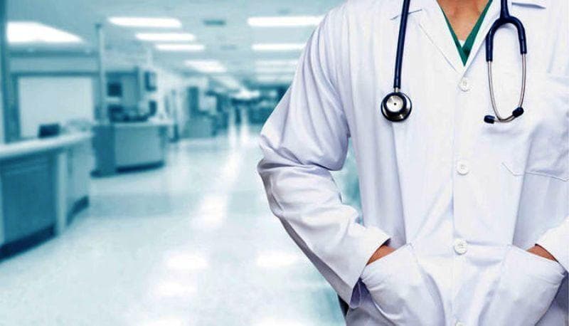 روز پزشک، تکریم از انسان‌هایی است که در سخت‌ترین شرایط امیدآفرین هستند