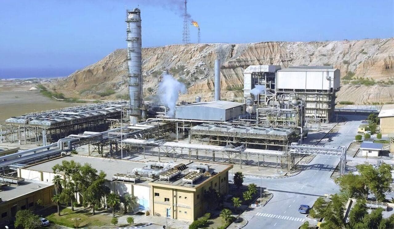 استاندار بوشهر: توسعه پتروشیمی خارک، تقویت‌کننده اقتصاد استان و کشور است