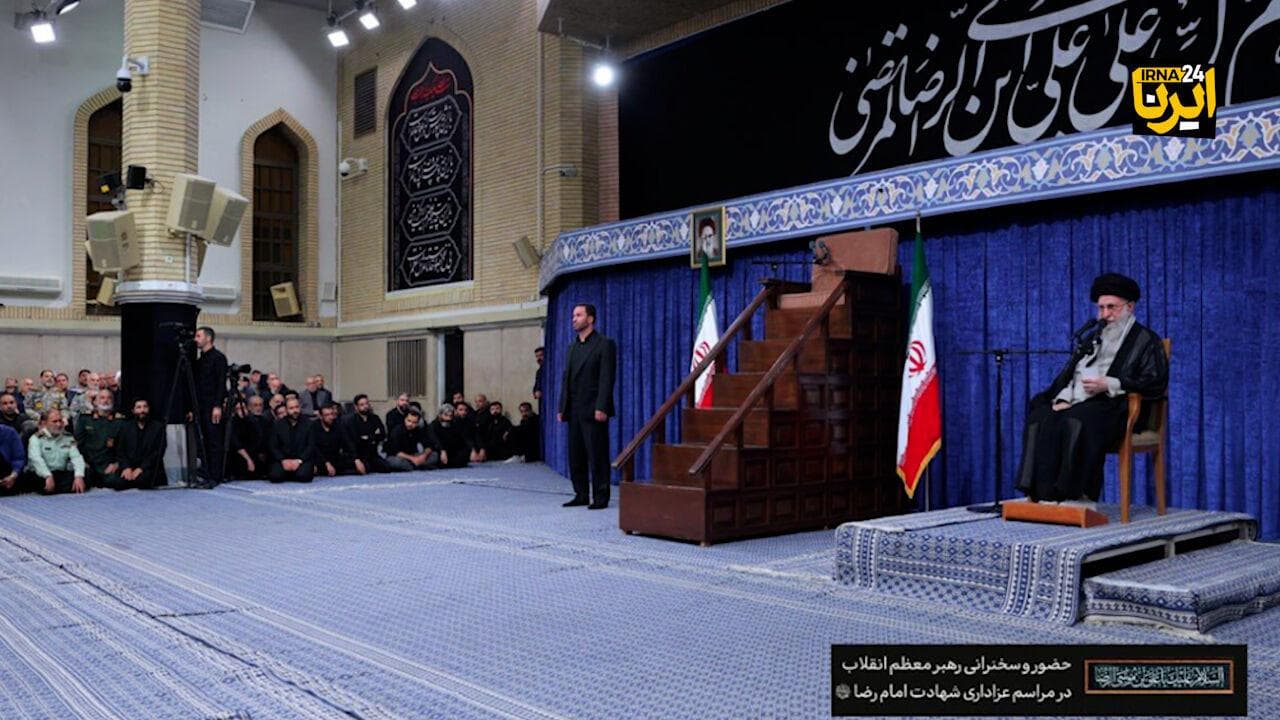 رهبر انقلاب: باید از خدمتگزاران کشور بویژه رئیس جمهور پرکار و پرتلاش حمایت شود