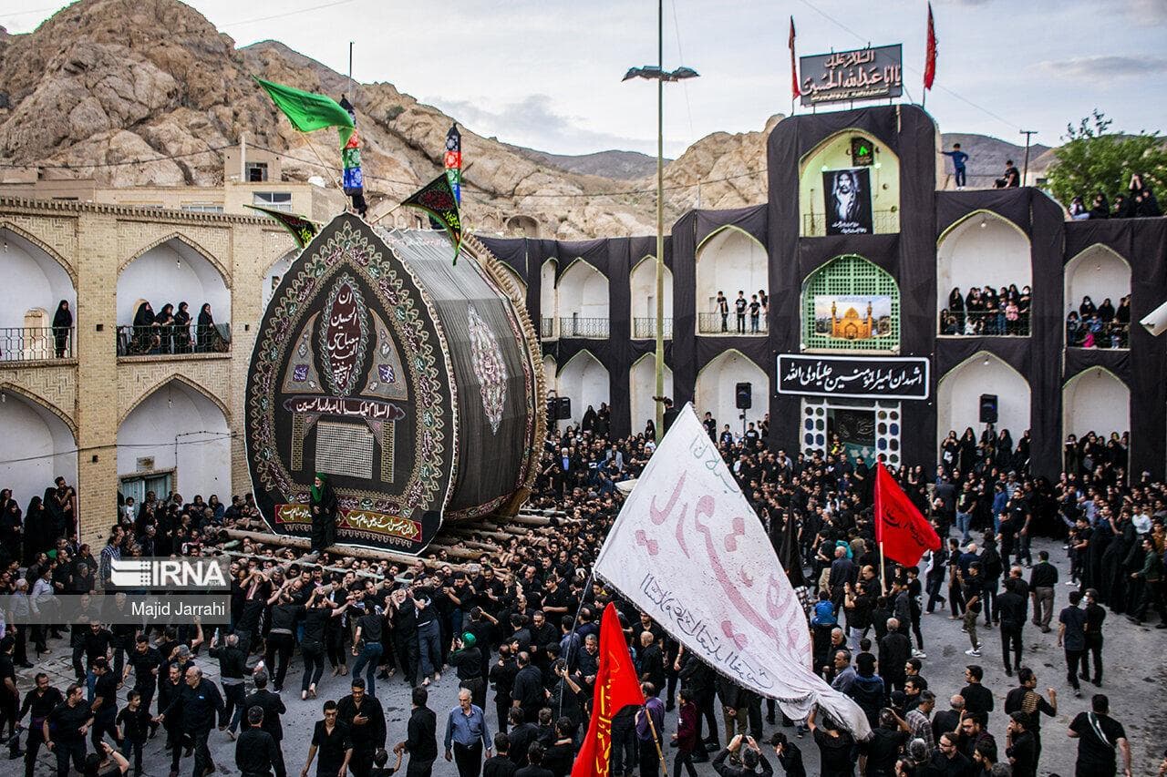 فیلم| آیین نخل برداری شهادت امام رضا (ع) در یزد