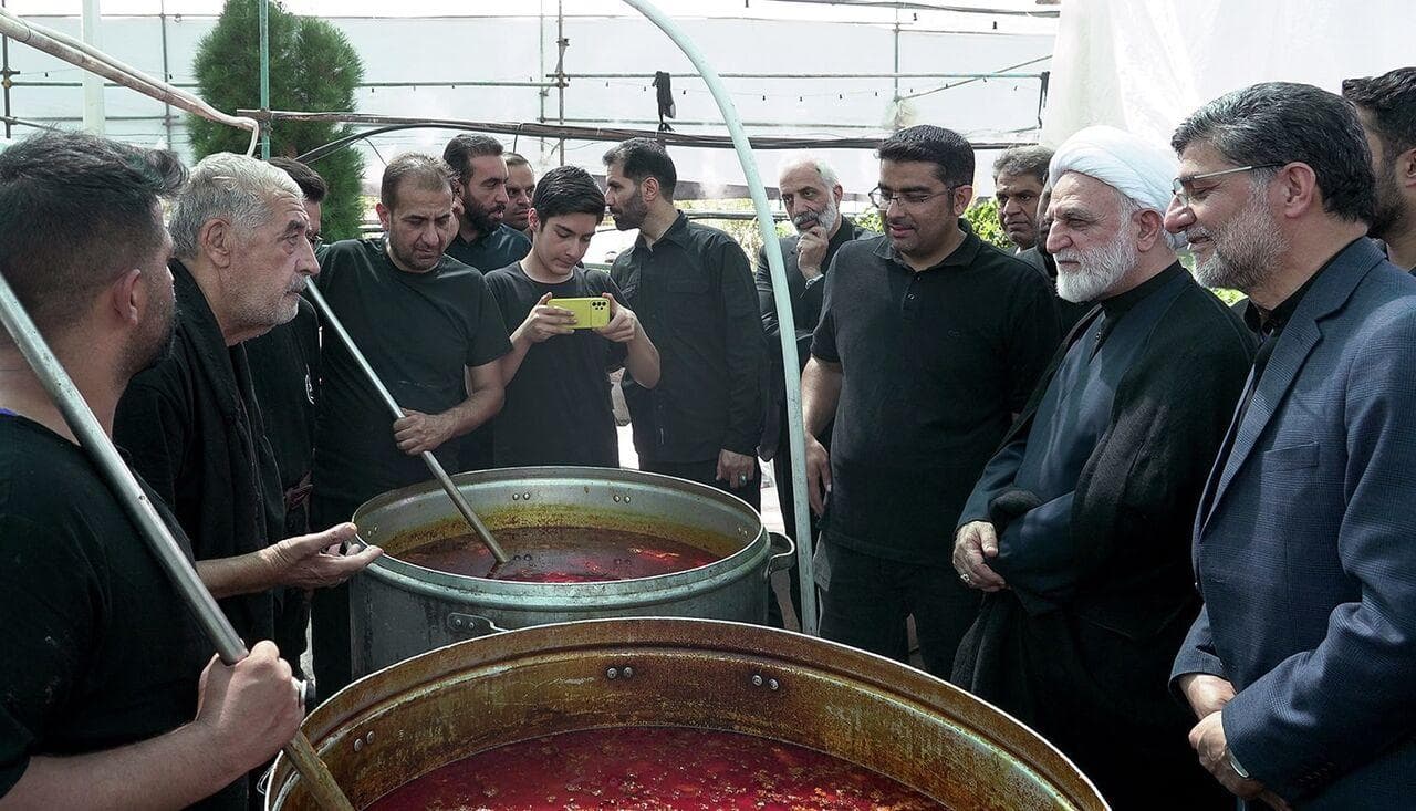 حضور رییس قوه قضاییه در موکب اصفهانی ها در جوار حرم رضوی