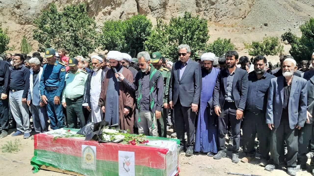 شهید حادثه تروریستی ایرانشهر در کوهسرخ خراسان رضوی خاکسپاری شد+فیلم