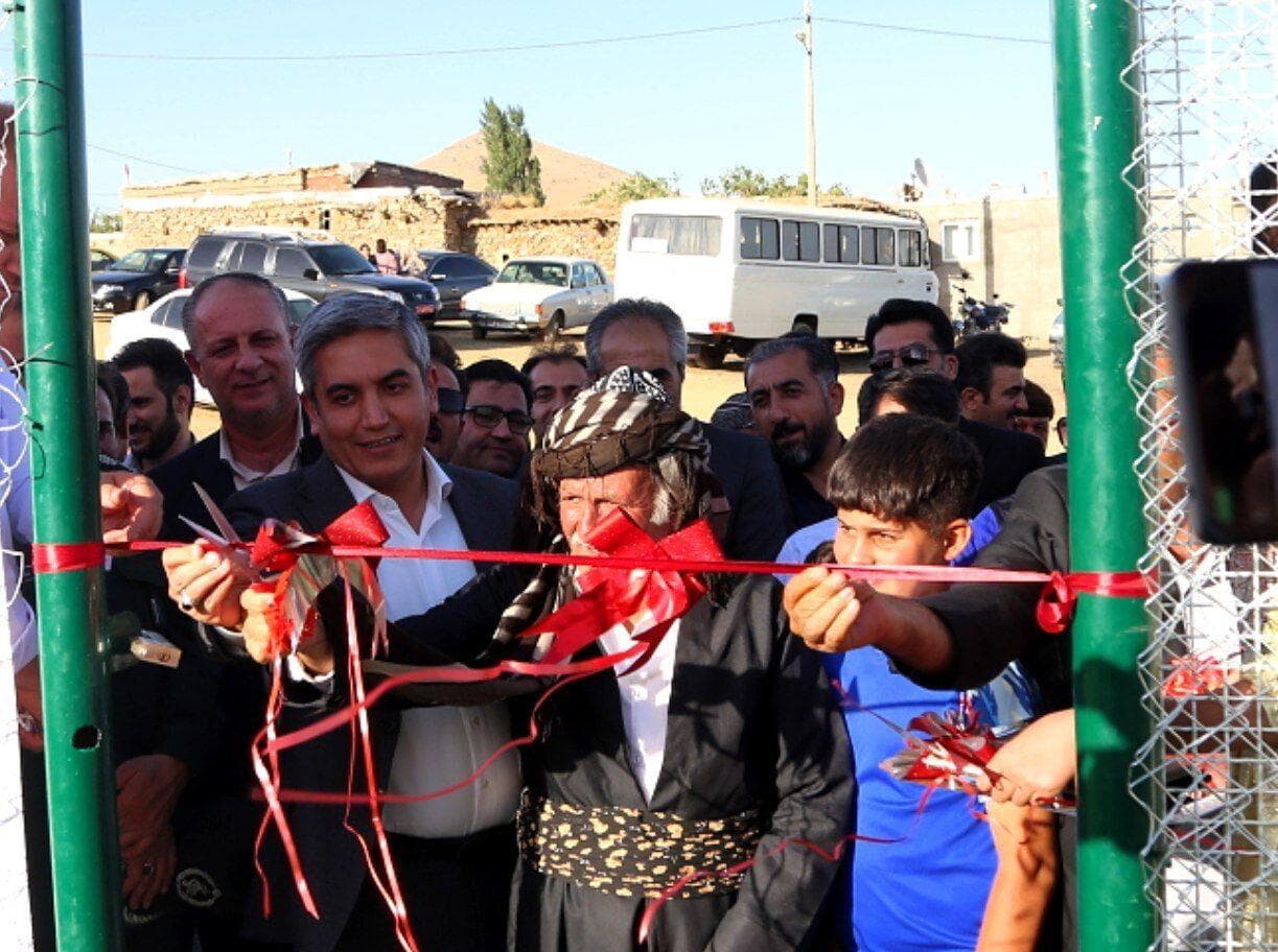 زمین چمن مصنوعی روستای «قزل‌بلاغ» دیواندره به بهره‌برداری رسید
