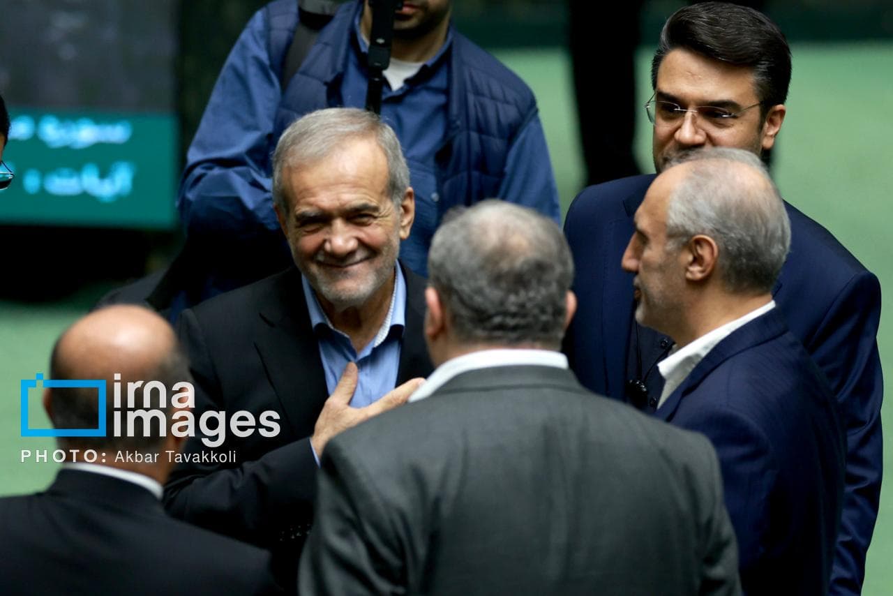 برخی از فعالان سیاسی خلاف جهت آب شنا می‌کنند