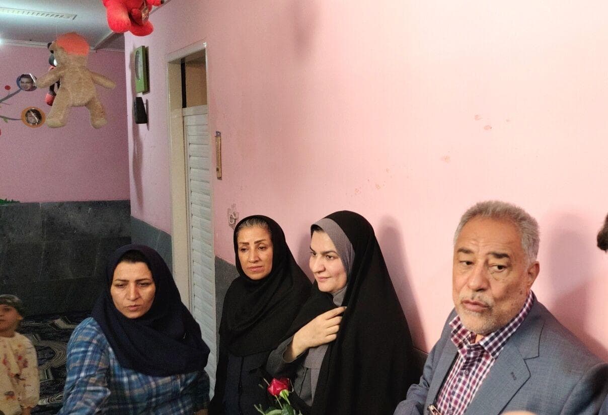 دریایی از احساس در دل گرمای جیرفت؛ روزی با فرشتگان آسمانی +فیلم