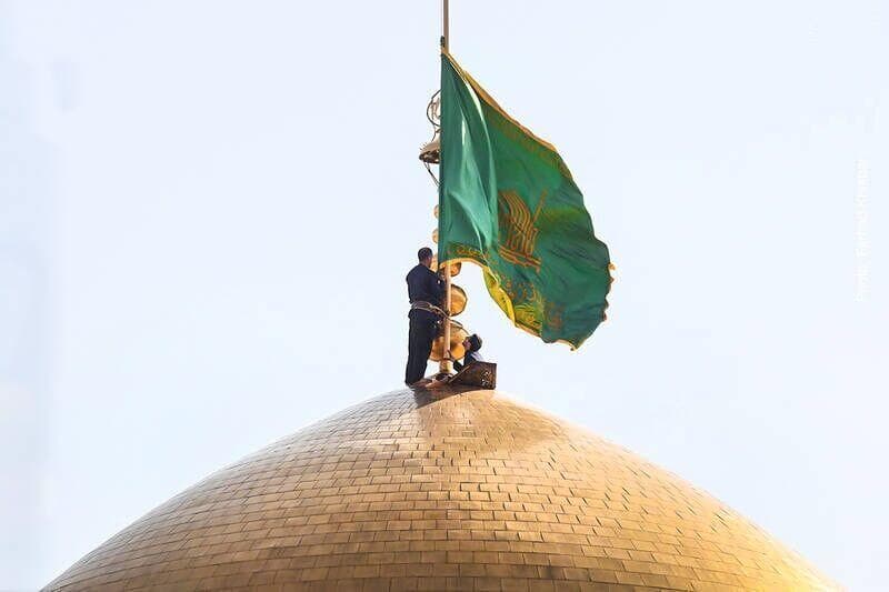 پرچم مشکی گنبد امام رضا (ع) تعویض شد