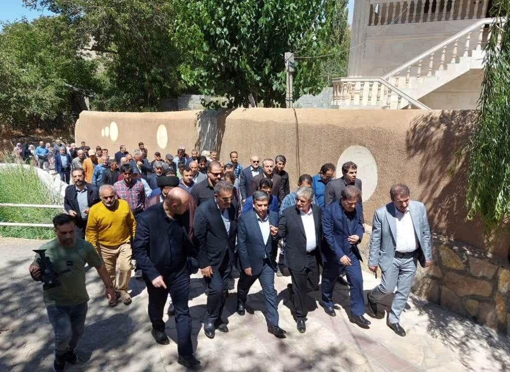 رئیس بنیاد مسکن: برای ماندگاری جمعیت روستاها تلاش می‌کنیم