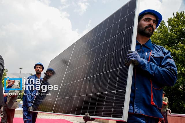 احداث مزارع بزرگ خورشیدی آغاز شده است