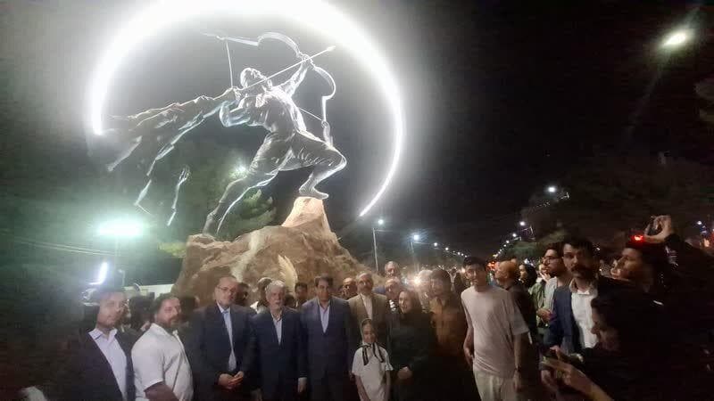 تندیس آرش کمانگیر در کرمان رونمایی شد