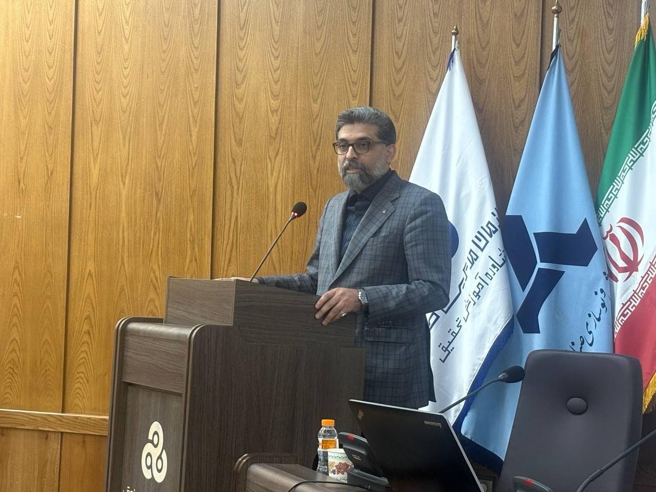 آموزش‌ مدیران بر اساس نیازهای روز حوزه‌های صنعتی کشور باشد