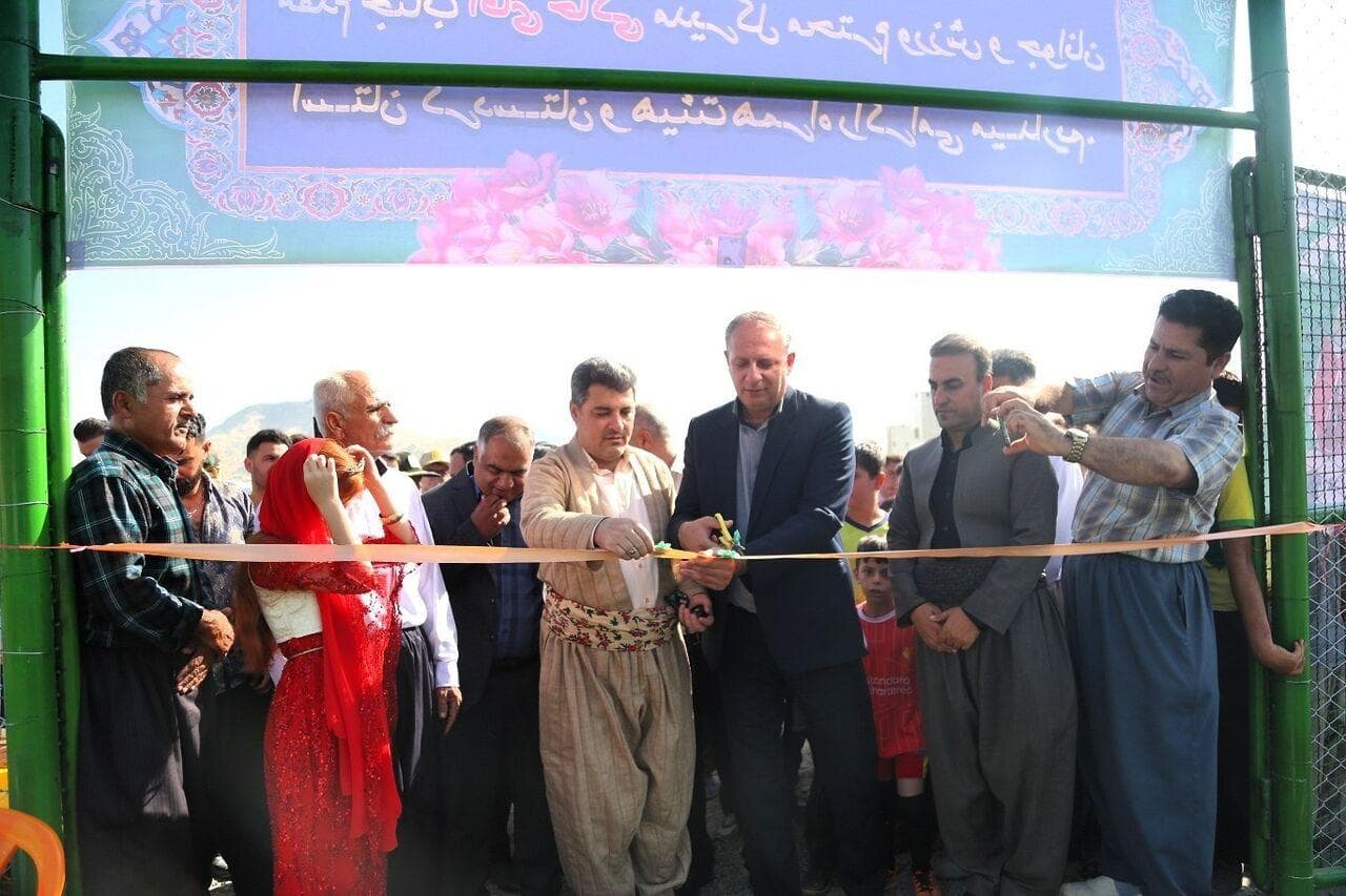 زمین چمن مصنوعی روستای « وله ژیر» مریوان به بهره‌برداری رسید