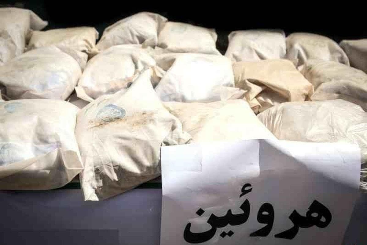خودروی پژو حامل ۱۱ کیلوگرم هروئین در رودان هرمزگان توقیف شد