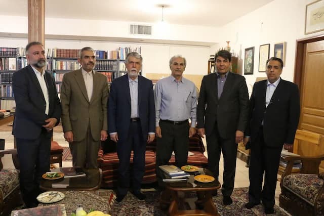دیدار وزیر فرهنگ و ارشاد اسلامی با ۲ پیشکسوت هنری و قرآنی کرمان