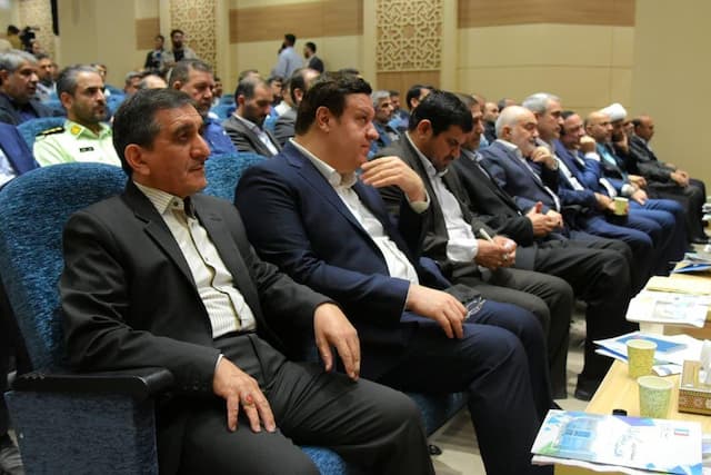 مطالبات مسئولان آبادان و خرمشهر در دیدار با وزیر اقتصاد مطرح شد
