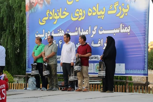 پیاده‌روی همگانی به مناسبت هفته دولت در مراغه