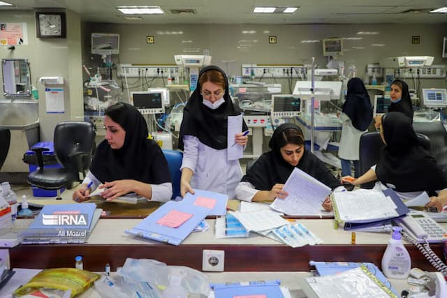 مطالبات کادر بهداشت و درمان در دولت چهاردهم پیگیری شد