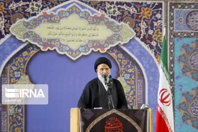 امام جمعه اهواز: ایجاد اختلاف، بازی در زمین دشمن است