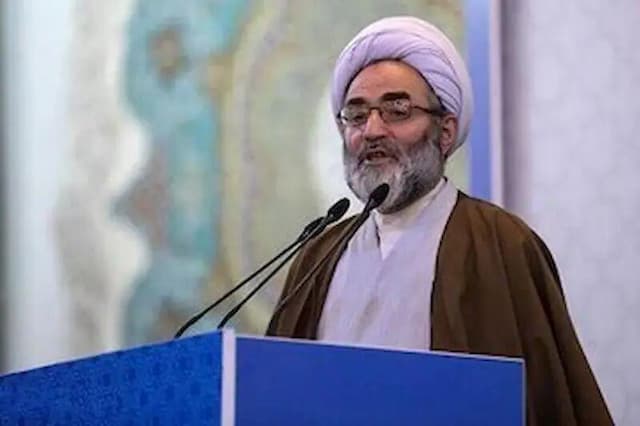 امام جمعه رشت: دولت نظارت بیشتری بر بازار و قیمت‌ها داشته باشد