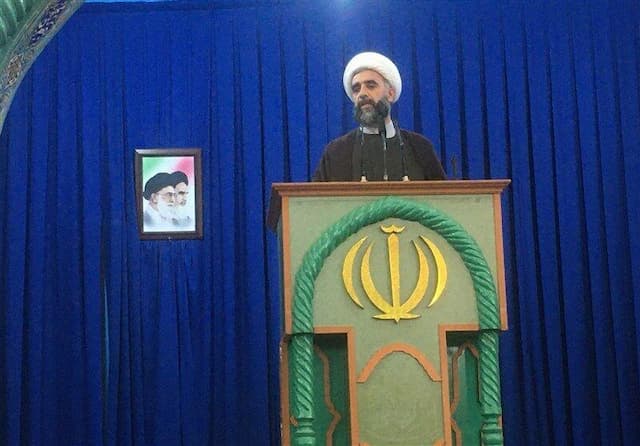 امام جمعه موقت بوشهر: همگان باید به دولت برای حل مشکلات کشور کمک کنند