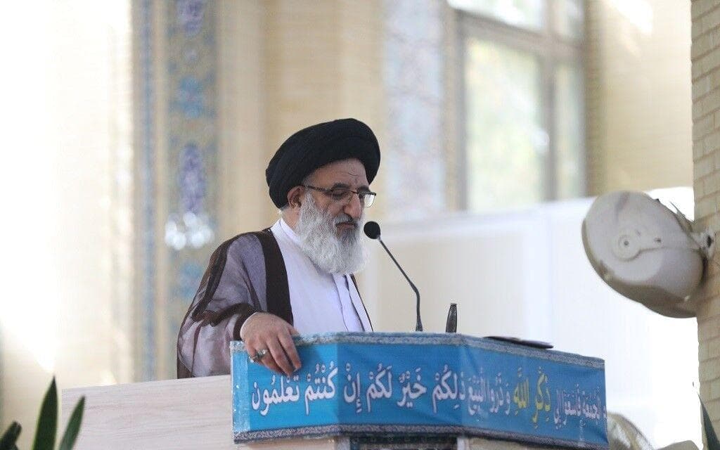 قدردانی امام جمعه کرج از خدمات دولت / آمریکا در صدر تروریست پروری