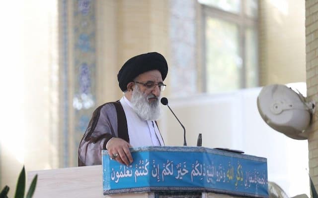 قدردانی امام جمعه کرج از خدمات دولت / آمریکا در صدر تروریست پروری