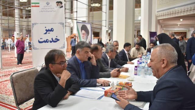 پاسخگویی بی‌واسطه مدیران ارشد استان فارس به مردم در مصلای نمازجمعه شیراز