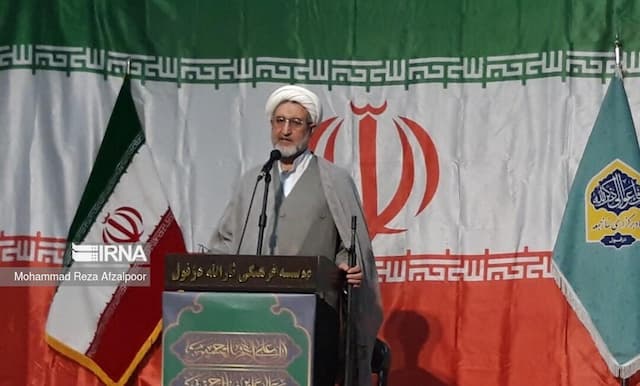 امام جمعه دزفول: حمایت از دولت پزشکیان ضروری است