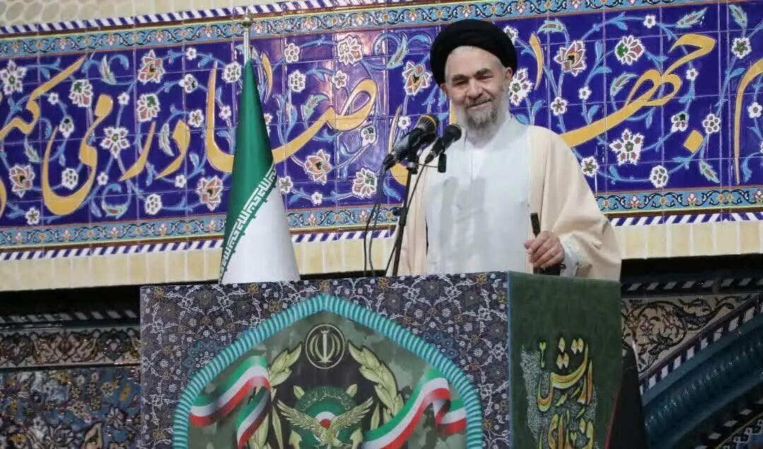 امام جمعه بروجرد: دشمن تسلیم اراده محکم مردم و نیروهای مسلح شد 
